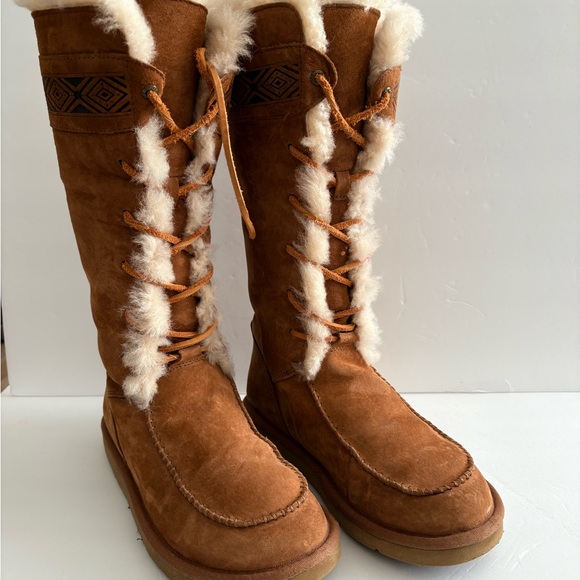 Ugg Tularosa Chestnut Suede Sheepskin Lining Lace Up Boot Size  US 8  EUC - Picture 1 of 16